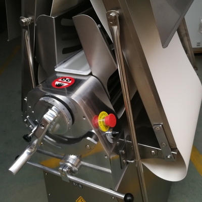 Máquina eléctrica de prensado de masa de potencia 0,75kw Voltado para cocinas comerciales