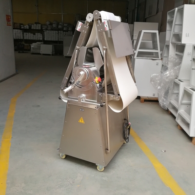 Equipo de cocina de 230 kg con rango de regulación de rodillos de 0,5-38 mm y potencia de 0,75 kW