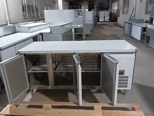 Equipo de refrigeración industrial con enfriador de aire de 3 puertas 220-240V Voltagem 2~8.C Rango de temperatura