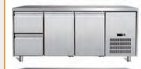 3 Puertas Mesa de trabajo Chiller Equipo de refrigeración Temperatura 2-8C Solución de almacenamiento industrial en frío