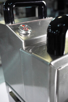 Freidora eléctrica comercial. Sistema de filtración de aceite incorporado. Freidora pesada para restaurantes de comida rápida.