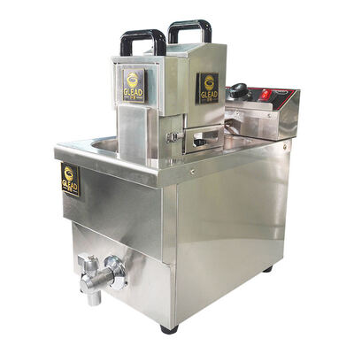 Freidora eléctrica comercial. Sistema de filtración de aceite incorporado. Freidora pesada para restaurantes de comida rápida.